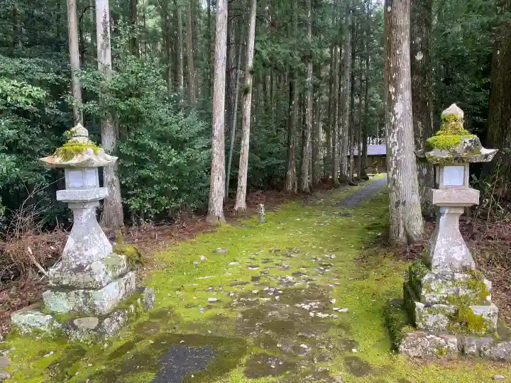 大森神社の{uncategorized: "未分類", other: "その他", undefined: "問題あり", building: "その他建物", grave: "お墓", sacred_gate: "鳥居", guardian: "狛犬", statue: "像", buddha: "仏像", history: "歴史", nature: "自然", garden: "庭園", animal: "動物", pagoda: "塔", temizu: "手水舎", mountain_gate: "山門・神門", sanctuary: "本殿・本堂", subordinate: "末社・摂社", art: "芸術", scenery: "景色", jizo: "地蔵", ema: "絵馬", goshuin: "御朱印", omikuji: "おみくじ", items: "授与品その他", amulet: "お守り", goshuincho: "御朱印帳", eats: "食事", festival: "お祭り", votive_dance: "神楽", shichigosan: "七五三参", wedding: "結婚式", experience: "体験その他", initially: "初詣", around: "周辺", anti_infection: "感染症対策"}