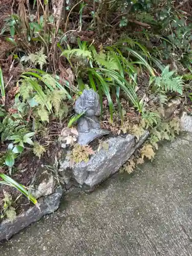 猿田彦三河神社の{uncategorized: "未分類", other: "その他", undefined: "問題あり", building: "その他建物", grave: "お墓", sacred_gate: "鳥居", guardian: "狛犬", statue: "像", buddha: "仏像", history: "歴史", nature: "自然", garden: "庭園", animal: "動物", pagoda: "塔", temizu: "手水舎", mountain_gate: "山門・神門", sanctuary: "本殿・本堂", subordinate: "末社・摂社", art: "芸術", scenery: "景色", jizo: "地蔵", ema: "絵馬", goshuin: "御朱印", omikuji: "おみくじ", items: "授与品その他", amulet: "お守り", goshuincho: "御朱印帳", eats: "食事", festival: "お祭り", votive_dance: "神楽", shichigosan: "七五三参", wedding: "結婚式", experience: "体験その他", initially: "初詣", around: "周辺", anti_infection: "感染症対策"}