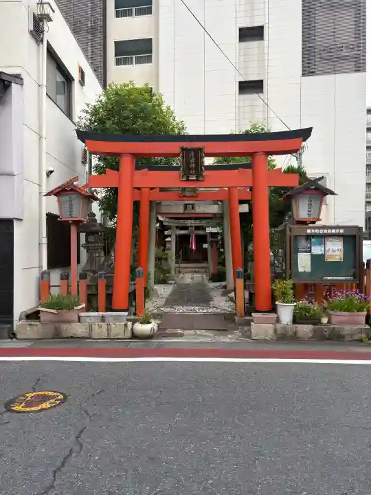 彦田稲荷神社の{uncategorized: "未分類", other: "その他", undefined: "問題あり", building: "その他建物", grave: "お墓", sacred_gate: "鳥居", guardian: "狛犬", statue: "像", buddha: "仏像", history: "歴史", nature: "自然", garden: "庭園", animal: "動物", pagoda: "塔", temizu: "手水舎", mountain_gate: "山門・神門", sanctuary: "本殿・本堂", subordinate: "末社・摂社", art: "芸術", scenery: "景色", jizo: "地蔵", ema: "絵馬", goshuin: "御朱印", omikuji: "おみくじ", items: "授与品その他", amulet: "お守り", goshuincho: "御朱印帳", eats: "食事", festival: "お祭り", votive_dance: "神楽", shichigosan: "七五三参", wedding: "結婚式", experience: "体験その他", initially: "初詣", around: "周辺", anti_infection: "感染症対策"}