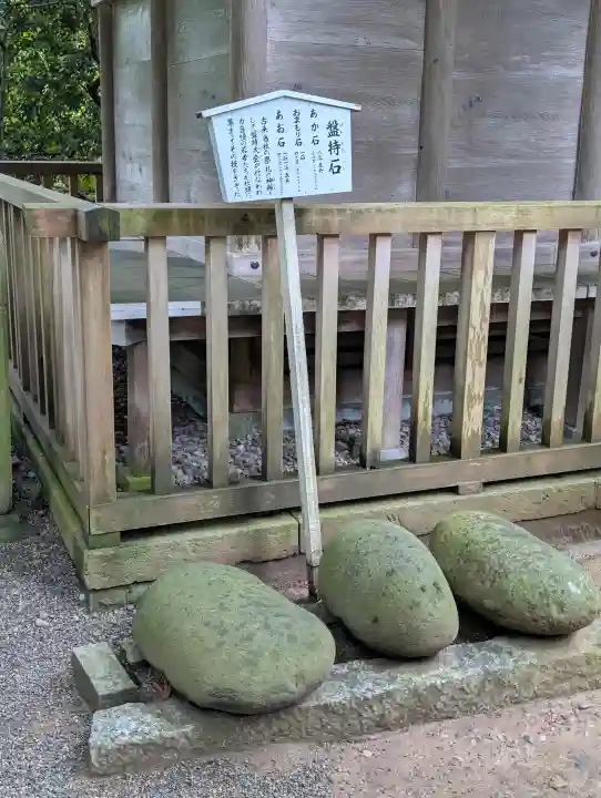 白山比咩神社の{uncategorized: "未分類", other: "その他", undefined: "問題あり", building: "その他建物", grave: "お墓", sacred_gate: "鳥居", guardian: "狛犬", statue: "像", buddha: "仏像", history: "歴史", nature: "自然", garden: "庭園", animal: "動物", pagoda: "塔", temizu: "手水舎", mountain_gate: "山門・神門", sanctuary: "本殿・本堂", subordinate: "末社・摂社", art: "芸術", scenery: "景色", jizo: "地蔵", ema: "絵馬", goshuin: "御朱印", omikuji: "おみくじ", items: "授与品その他", amulet: "お守り", goshuincho: "御朱印帳", eats: "食事", festival: "お祭り", votive_dance: "神楽", shichigosan: "七五三参", wedding: "結婚式", experience: "体験その他", initially: "初詣", around: "周辺", anti_infection: "感染症対策"}