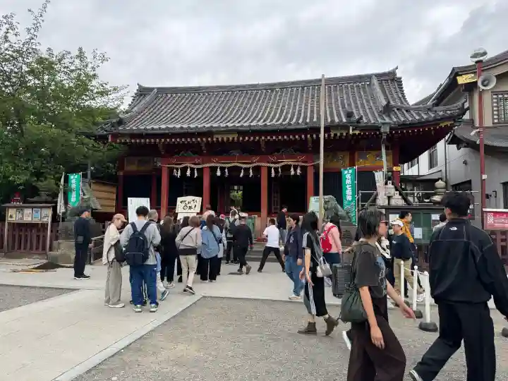 浅草神社の{uncategorized: "未分類", other: "その他", undefined: "問題あり", building: "その他建物", grave: "お墓", sacred_gate: "鳥居", guardian: "狛犬", statue: "像", buddha: "仏像", history: "歴史", nature: "自然", garden: "庭園", animal: "動物", pagoda: "塔", temizu: "手水舎", mountain_gate: "山門・神門", sanctuary: "本殿・本堂", subordinate: "末社・摂社", art: "芸術", scenery: "景色", jizo: "地蔵", ema: "絵馬", goshuin: "御朱印", omikuji: "おみくじ", items: "授与品その他", amulet: "お守り", goshuincho: "御朱印帳", eats: "食事", festival: "お祭り", votive_dance: "神楽", shichigosan: "七五三参", wedding: "結婚式", experience: "体験その他", initially: "初詣", around: "周辺", anti_infection: "感染症対策"}