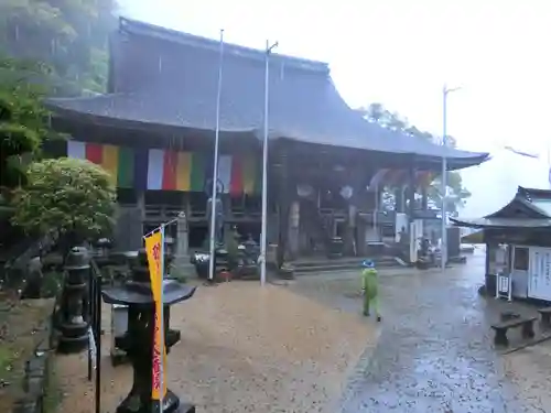 青岸渡寺の本殿・本堂