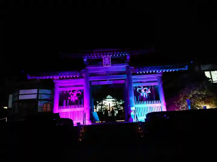 秋葉總本殿可睡斎の山門・神門