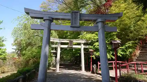 鼻顔稲荷神社の鳥居