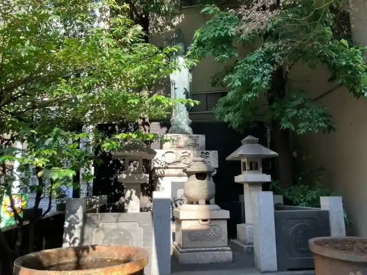 智泉院の{uncategorized: "未分類", other: "その他", undefined: "問題あり", building: "その他建物", grave: "お墓", sacred_gate: "鳥居", guardian: "狛犬", statue: "像", buddha: "仏像", history: "歴史", nature: "自然", garden: "庭園", animal: "動物", pagoda: "塔", temizu: "手水舎", mountain_gate: "山門・神門", sanctuary: "本殿・本堂", subordinate: "末社・摂社", art: "芸術", scenery: "景色", jizo: "地蔵", ema: "絵馬", goshuin: "御朱印", omikuji: "おみくじ", items: "授与品その他", amulet: "お守り", goshuincho: "御朱印帳", eats: "食事", festival: "お祭り", votive_dance: "神楽", shichigosan: "七五三参", wedding: "結婚式", experience: "体験その他", initially: "初詣", around: "周辺", anti_infection: "感染症対策"}