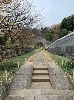 横浜　西方寺の{uncategorized: "未分類", other: "その他", undefined: "問題あり", building: "その他建物", grave: "お墓", sacred_gate: "鳥居", guardian: "狛犬", statue: "像", buddha: "仏像", history: "歴史", nature: "自然", garden: "庭園", animal: "動物", pagoda: "塔", temizu: "手水舎", mountain_gate: "山門・神門", sanctuary: "本殿・本堂", subordinate: "末社・摂社", art: "芸術", scenery: "景色", jizo: "地蔵", ema: "絵馬", goshuin: "御朱印", omikuji: "おみくじ", items: "授与品その他", amulet: "お守り", goshuincho: "御朱印帳", eats: "食事", festival: "お祭り", votive_dance: "神楽", shichigosan: "七五三参", wedding: "結婚式", experience: "体験その他", initially: "初詣", around: "周辺", anti_infection: "感染症対策"}