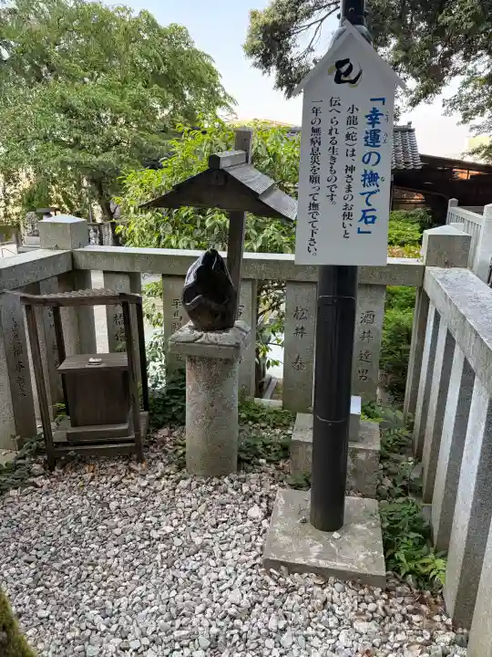 毛谷黒龍神社の{uncategorized: "未分類", other: "その他", undefined: "問題あり", building: "その他建物", grave: "お墓", sacred_gate: "鳥居", guardian: "狛犬", statue: "像", buddha: "仏像", history: "歴史", nature: "自然", garden: "庭園", animal: "動物", pagoda: "塔", temizu: "手水舎", mountain_gate: "山門・神門", sanctuary: "本殿・本堂", subordinate: "末社・摂社", art: "芸術", scenery: "景色", jizo: "地蔵", ema: "絵馬", goshuin: "御朱印", omikuji: "おみくじ", items: "授与品その他", amulet: "お守り", goshuincho: "御朱印帳", eats: "食事", festival: "お祭り", votive_dance: "神楽", shichigosan: "七五三参", wedding: "結婚式", experience: "体験その他", initially: "初詣", around: "周辺", anti_infection: "感染症対策"}