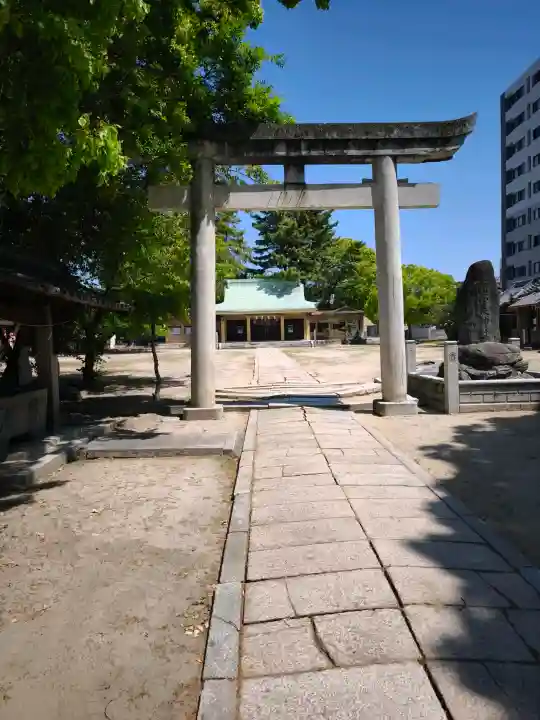 阿沼美神社の{uncategorized: "未分類", other: "その他", undefined: "問題あり", building: "その他建物", grave: "お墓", sacred_gate: "鳥居", guardian: "狛犬", statue: "像", buddha: "仏像", history: "歴史", nature: "自然", garden: "庭園", animal: "動物", pagoda: "塔", temizu: "手水舎", mountain_gate: "山門・神門", sanctuary: "本殿・本堂", subordinate: "末社・摂社", art: "芸術", scenery: "景色", jizo: "地蔵", ema: "絵馬", goshuin: "御朱印", omikuji: "おみくじ", items: "授与品その他", amulet: "お守り", goshuincho: "御朱印帳", eats: "食事", festival: "お祭り", votive_dance: "神楽", shichigosan: "七五三参", wedding: "結婚式", experience: "体験その他", initially: "初詣", around: "周辺", anti_infection: "感染症対策"}