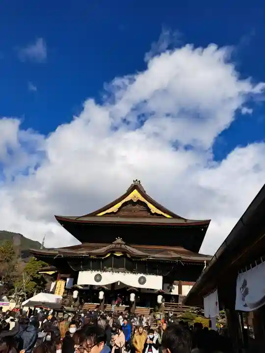 善光寺の{uncategorized: "未分類", other: "その他", undefined: "問題あり", building: "その他建物", grave: "お墓", sacred_gate: "鳥居", guardian: "狛犬", statue: "像", buddha: "仏像", history: "歴史", nature: "自然", garden: "庭園", animal: "動物", pagoda: "塔", temizu: "手水舎", mountain_gate: "山門・神門", sanctuary: "本殿・本堂", subordinate: "末社・摂社", art: "芸術", scenery: "景色", jizo: "地蔵", ema: "絵馬", goshuin: "御朱印", omikuji: "おみくじ", items: "授与品その他", amulet: "お守り", goshuincho: "御朱印帳", eats: "食事", festival: "お祭り", votive_dance: "神楽", shichigosan: "七五三参", wedding: "結婚式", experience: "体験その他", initially: "初詣", around: "周辺", anti_infection: "感染症対策"}
