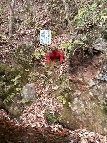 桃太郎神社（栗栖）の{uncategorized: "未分類", other: "その他", undefined: "問題あり", building: "その他建物", grave: "お墓", sacred_gate: "鳥居", guardian: "狛犬", statue: "像", buddha: "仏像", history: "歴史", nature: "自然", garden: "庭園", animal: "動物", pagoda: "塔", temizu: "手水舎", mountain_gate: "山門・神門", sanctuary: "本殿・本堂", subordinate: "末社・摂社", art: "芸術", scenery: "景色", jizo: "地蔵", ema: "絵馬", goshuin: "御朱印", omikuji: "おみくじ", items: "授与品その他", amulet: "お守り", goshuincho: "御朱印帳", eats: "食事", festival: "お祭り", votive_dance: "神楽", shichigosan: "七五三参", wedding: "結婚式", experience: "体験その他", initially: "初詣", around: "周辺", anti_infection: "感染症対策"}