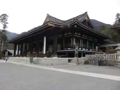 久遠寺の本殿・本堂