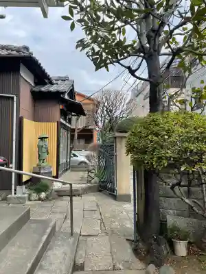 法徳寺の{uncategorized: "未分類", other: "その他", undefined: "問題あり", building: "その他建物", grave: "お墓", sacred_gate: "鳥居", guardian: "狛犬", statue: "像", buddha: "仏像", history: "歴史", nature: "自然", garden: "庭園", animal: "動物", pagoda: "塔", temizu: "手水舎", mountain_gate: "山門・神門", sanctuary: "本殿・本堂", subordinate: "末社・摂社", art: "芸術", scenery: "景色", jizo: "地蔵", ema: "絵馬", goshuin: "御朱印", omikuji: "おみくじ", items: "授与品その他", amulet: "お守り", goshuincho: "御朱印帳", eats: "食事", festival: "お祭り", votive_dance: "神楽", shichigosan: "七五三参", wedding: "結婚式", experience: "体験その他", initially: "初詣", around: "周辺", anti_infection: "感染症対策"}
