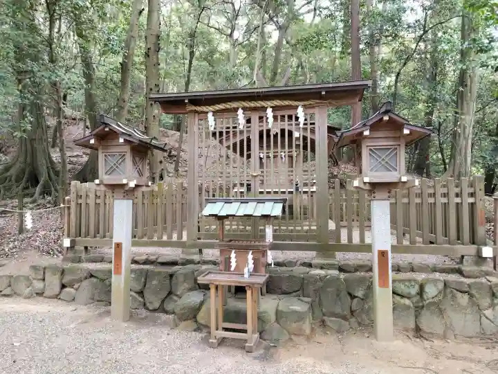 活日神社(大神神社摂社)の{uncategorized: "未分類", other: "その他", undefined: "問題あり", building: "その他建物", grave: "お墓", sacred_gate: "鳥居", guardian: "狛犬", statue: "像", buddha: "仏像", history: "歴史", nature: "自然", garden: "庭園", animal: "動物", pagoda: "塔", temizu: "手水舎", mountain_gate: "山門・神門", sanctuary: "本殿・本堂", subordinate: "末社・摂社", art: "芸術", scenery: "景色", jizo: "地蔵", ema: "絵馬", goshuin: "御朱印", omikuji: "おみくじ", items: "授与品その他", amulet: "お守り", goshuincho: "御朱印帳", eats: "食事", festival: "お祭り", votive_dance: "神楽", shichigosan: "七五三参", wedding: "結婚式", experience: "体験その他", initially: "初詣", around: "周辺", anti_infection: "感染症対策"}