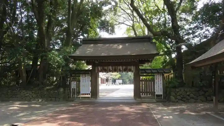砥鹿神社(里宮)の山門・神門