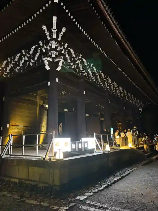 知恩院の{uncategorized: "未分類", other: "その他", undefined: "問題あり", building: "その他建物", grave: "お墓", sacred_gate: "鳥居", guardian: "狛犬", statue: "像", buddha: "仏像", history: "歴史", nature: "自然", garden: "庭園", animal: "動物", pagoda: "塔", temizu: "手水舎", mountain_gate: "山門・神門", sanctuary: "本殿・本堂", subordinate: "末社・摂社", art: "芸術", scenery: "景色", jizo: "地蔵", ema: "絵馬", goshuin: "御朱印", omikuji: "おみくじ", items: "授与品その他", amulet: "お守り", goshuincho: "御朱印帳", eats: "食事", festival: "お祭り", votive_dance: "神楽", shichigosan: "七五三参", wedding: "結婚式", experience: "体験その他", initially: "初詣", around: "周辺", anti_infection: "感染症対策"}