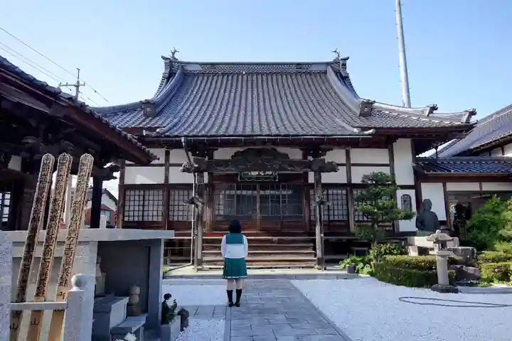 願行寺の本殿・本堂