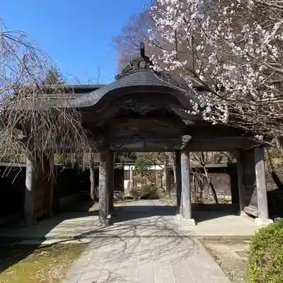 宝珠山 立石寺の山門・神門