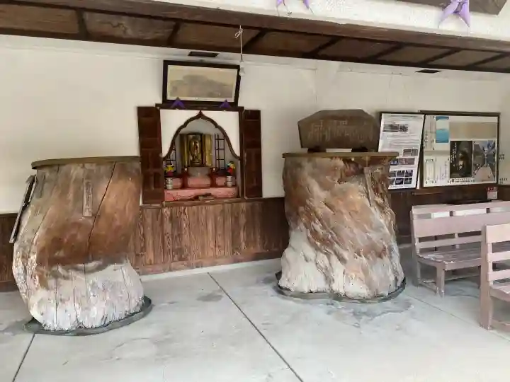 花岳寺の{uncategorized: "未分類", other: "その他", undefined: "問題あり", building: "その他建物", grave: "お墓", sacred_gate: "鳥居", guardian: "狛犬", statue: "像", buddha: "仏像", history: "歴史", nature: "自然", garden: "庭園", animal: "動物", pagoda: "塔", temizu: "手水舎", mountain_gate: "山門・神門", sanctuary: "本殿・本堂", subordinate: "末社・摂社", art: "芸術", scenery: "景色", jizo: "地蔵", ema: "絵馬", goshuin: "御朱印", omikuji: "おみくじ", items: "授与品その他", amulet: "お守り", goshuincho: "御朱印帳", eats: "食事", festival: "お祭り", votive_dance: "神楽", shichigosan: "七五三参", wedding: "結婚式", experience: "体験その他", initially: "初詣", around: "周辺", anti_infection: "感染症対策"}