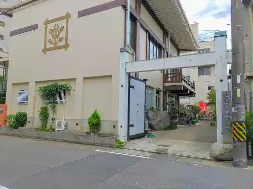 万行寺の山門・神門