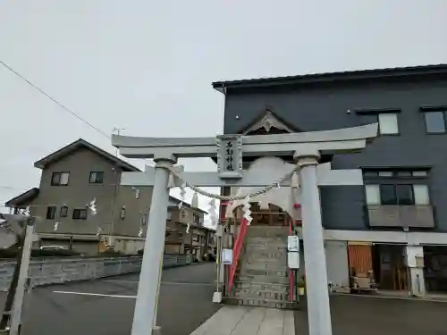 石動神社の{uncategorized: "未分類", other: "その他", undefined: "問題あり", building: "その他建物", grave: "お墓", sacred_gate: "鳥居", guardian: "狛犬", statue: "像", buddha: "仏像", history: "歴史", nature: "自然", garden: "庭園", animal: "動物", pagoda: "塔", temizu: "手水舎", mountain_gate: "山門・神門", sanctuary: "本殿・本堂", subordinate: "末社・摂社", art: "芸術", scenery: "景色", jizo: "地蔵", ema: "絵馬", goshuin: "御朱印", omikuji: "おみくじ", items: "授与品その他", amulet: "お守り", goshuincho: "御朱印帳", eats: "食事", festival: "お祭り", votive_dance: "神楽", shichigosan: "七五三参", wedding: "結婚式", experience: "体験その他", initially: "初詣", around: "周辺", anti_infection: "感染症対策"}