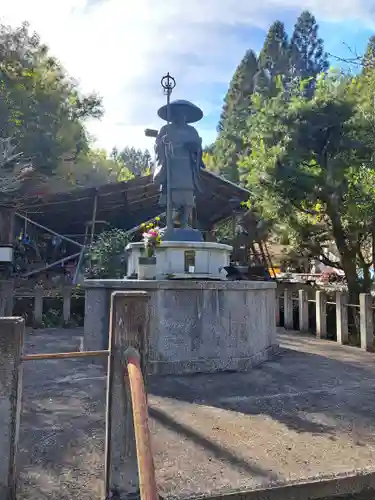 代々木神社の像