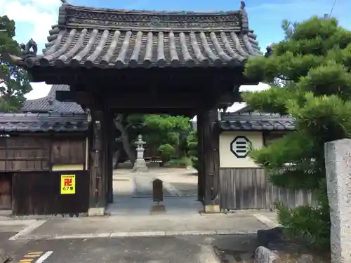 蓮台寺の山門