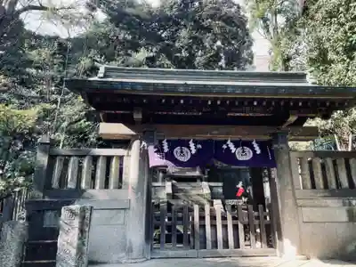 駒込稲荷神社の山門・神門