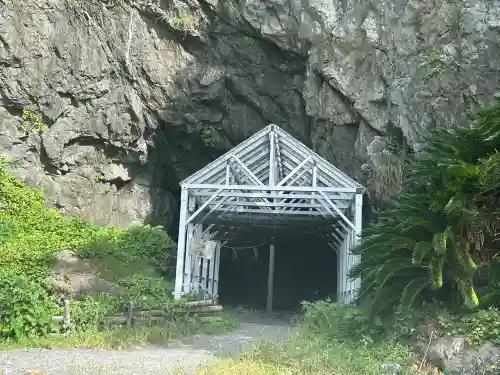 御厨人窟・神明窟(高知県)