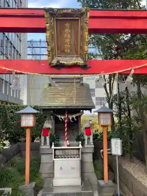 有楽稲荷神社の{uncategorized: "未分類", other: "その他", undefined: "問題あり", building: "その他建物", grave: "お墓", sacred_gate: "鳥居", guardian: "狛犬", statue: "像", buddha: "仏像", history: "歴史", nature: "自然", garden: "庭園", animal: "動物", pagoda: "塔", temizu: "手水舎", mountain_gate: "山門・神門", sanctuary: "本殿・本堂", subordinate: "末社・摂社", art: "芸術", scenery: "景色", jizo: "地蔵", ema: "絵馬", goshuin: "御朱印", omikuji: "おみくじ", items: "授与品その他", amulet: "お守り", goshuincho: "御朱印帳", eats: "食事", festival: "お祭り", votive_dance: "神楽", shichigosan: "七五三参", wedding: "結婚式", experience: "体験その他", initially: "初詣", around: "周辺", anti_infection: "感染症対策"}