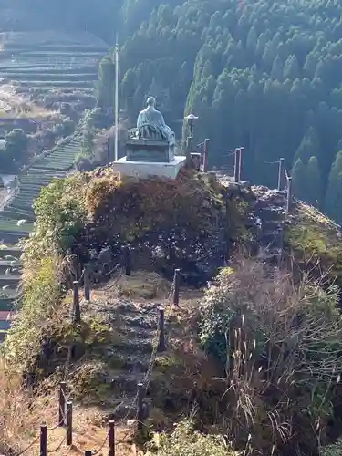 霊巌寺の像