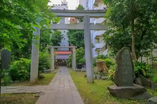 新橋鹽竃神社の鳥居