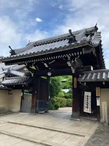 源聖寺の山門