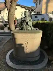 甘露寺の像