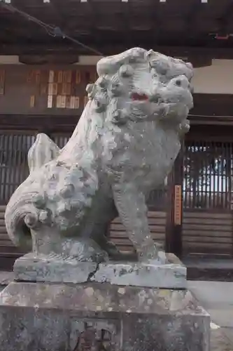 山梨岡神社の狛犬