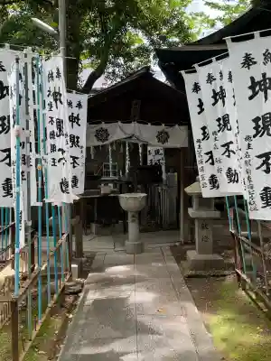 神明社の{uncategorized: "未分類", other: "その他", undefined: "問題あり", building: "その他建物", grave: "お墓", sacred_gate: "鳥居", guardian: "狛犬", statue: "像", buddha: "仏像", history: "歴史", nature: "自然", garden: "庭園", animal: "動物", pagoda: "塔", temizu: "手水舎", mountain_gate: "山門・神門", sanctuary: "本殿・本堂", subordinate: "末社・摂社", art: "芸術", scenery: "景色", jizo: "地蔵", ema: "絵馬", goshuin: "御朱印", omikuji: "おみくじ", items: "授与品その他", amulet: "お守り", goshuincho: "御朱印帳", eats: "食事", festival: "お祭り", votive_dance: "神楽", shichigosan: "七五三参", wedding: "結婚式", experience: "体験その他", initially: "初詣", around: "周辺", anti_infection: "感染症対策"}