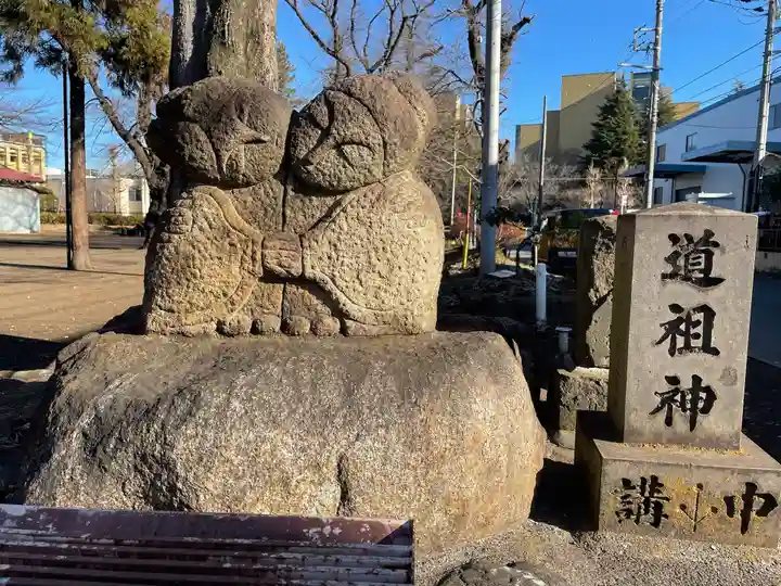 新田稲荷神社の像