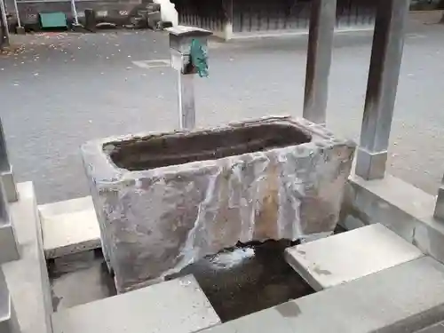 六所神社の手水舎