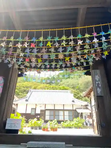 普門寺(切り絵御朱印発祥の寺)の山門・神門