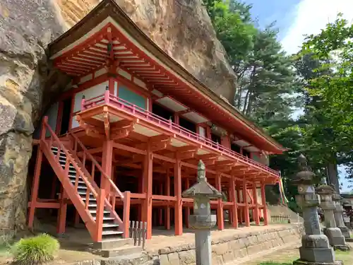 達谷西光寺の本殿