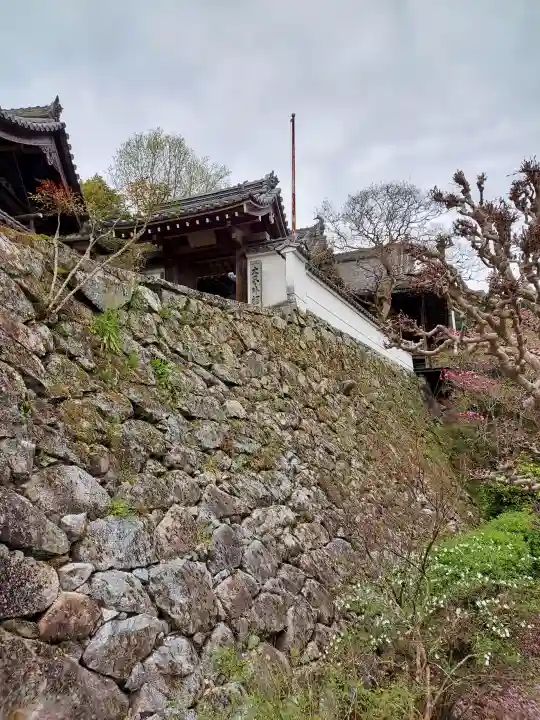 聖林寺の{uncategorized: "未分類", other: "その他", undefined: "問題あり", building: "その他建物", grave: "お墓", sacred_gate: "鳥居", guardian: "狛犬", statue: "像", buddha: "仏像", history: "歴史", nature: "自然", garden: "庭園", animal: "動物", pagoda: "塔", temizu: "手水舎", mountain_gate: "山門・神門", sanctuary: "本殿・本堂", subordinate: "末社・摂社", art: "芸術", scenery: "景色", jizo: "地蔵", ema: "絵馬", goshuin: "御朱印", omikuji: "おみくじ", items: "授与品その他", amulet: "お守り", goshuincho: "御朱印帳", eats: "食事", festival: "お祭り", votive_dance: "神楽", shichigosan: "七五三参", wedding: "結婚式", experience: "体験その他", initially: "初詣", around: "周辺", anti_infection: "感染症対策"}