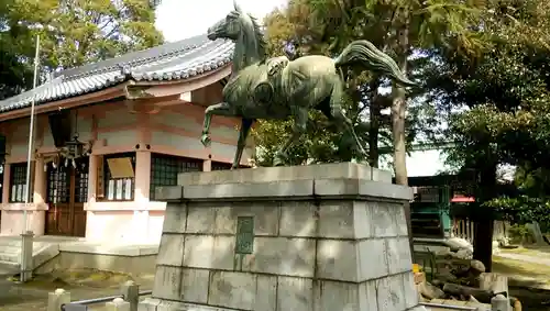 大神神社（花池）の狛犬