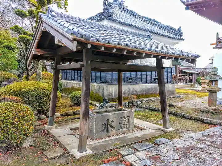 円成寺の手水舎