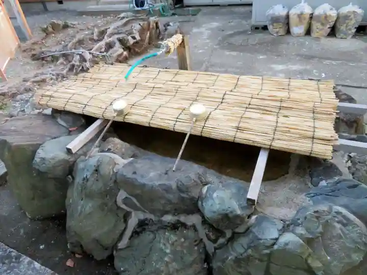 世木神社の手水舎