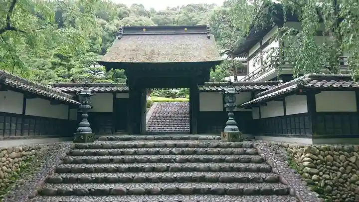 尊永寺の山門・神門