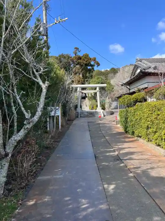 高家神社の{uncategorized: "未分類", other: "その他", undefined: "問題あり", building: "その他建物", grave: "お墓", sacred_gate: "鳥居", guardian: "狛犬", statue: "像", buddha: "仏像", history: "歴史", nature: "自然", garden: "庭園", animal: "動物", pagoda: "塔", temizu: "手水舎", mountain_gate: "山門・神門", sanctuary: "本殿・本堂", subordinate: "末社・摂社", art: "芸術", scenery: "景色", jizo: "地蔵", ema: "絵馬", goshuin: "御朱印", omikuji: "おみくじ", items: "授与品その他", amulet: "お守り", goshuincho: "御朱印帳", eats: "食事", festival: "お祭り", votive_dance: "神楽", shichigosan: "七五三参", wedding: "結婚式", experience: "体験その他", initially: "初詣", around: "周辺", anti_infection: "感染症対策"}