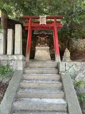 河内神社の{uncategorized: "未分類", other: "その他", undefined: "問題あり", building: "その他建物", grave: "お墓", sacred_gate: "鳥居", guardian: "狛犬", statue: "像", buddha: "仏像", history: "歴史", nature: "自然", garden: "庭園", animal: "動物", pagoda: "塔", temizu: "手水舎", mountain_gate: "山門・神門", sanctuary: "本殿・本堂", subordinate: "末社・摂社", art: "芸術", scenery: "景色", jizo: "地蔵", ema: "絵馬", goshuin: "御朱印", omikuji: "おみくじ", items: "授与品その他", amulet: "お守り", goshuincho: "御朱印帳", eats: "食事", festival: "お祭り", votive_dance: "神楽", shichigosan: "七五三参", wedding: "結婚式", experience: "体験その他", initially: "初詣", around: "周辺", anti_infection: "感染症対策"}