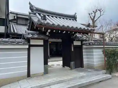 教法院の山門・神門