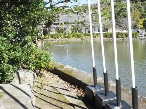 旗上弁財天社の庭園