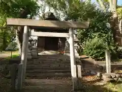 雷社・須佐之男社の鳥居