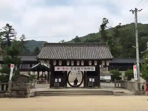 吉備津彦神社の山門